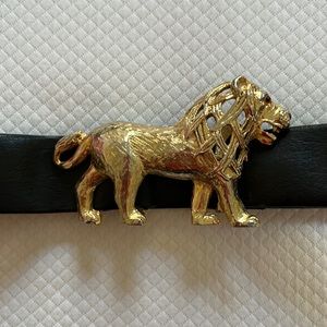 Mimi di N Lion Belt Buckle 1990 Gold tone with glass eye